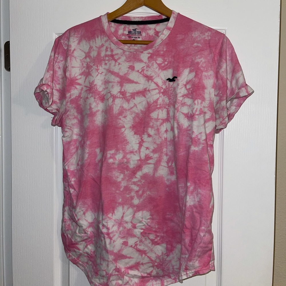 Men’s T-shirt.
